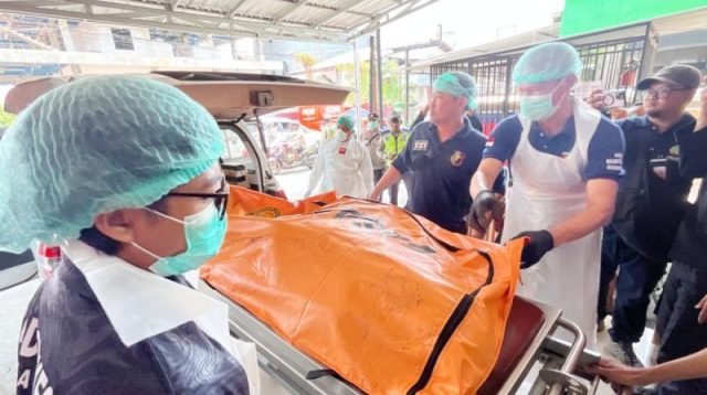 Tim SAR menyiapkan operasi pencarian korban KM Virgo Transport 8 yang terbalik di perairan Masalembo, Laut Jawa.