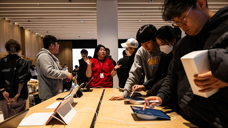 Lima tablet kelas atas 2026 dari Apple, Samsung, OnePlus, Xiaomi, dan Honor.