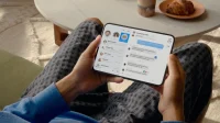 iPhone Duo, ponsel lipat pertama Apple dengan layar dalam 7,6 inci dan layar luar 5,4 inci.