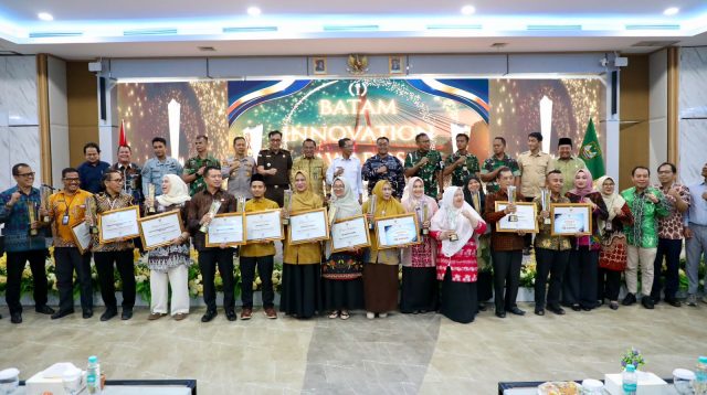 Wali Kota Batam Amsakar Achmad saat membuka Batam Innovation Award 2026 dan meluncurkan Batam Policy Lab.