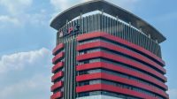 KPK mengusut OTT terkait pengurusan HGB di Kabupaten Bogor dengan 17 orang diamankan dan uang ratusan miliar rupiah disita.