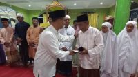 Bupati Iskandar serahkan santunan kepada warga Desa Parit