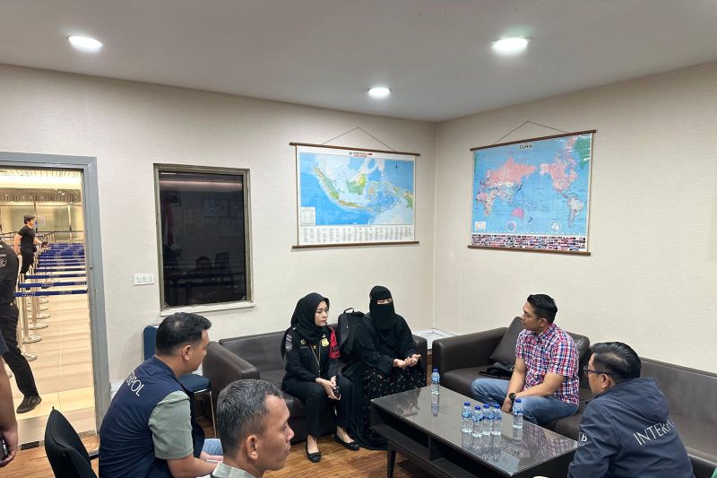 Buron interpol ditangkap di batam