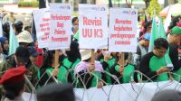 Demo buruh di batam Demo buruh di batam