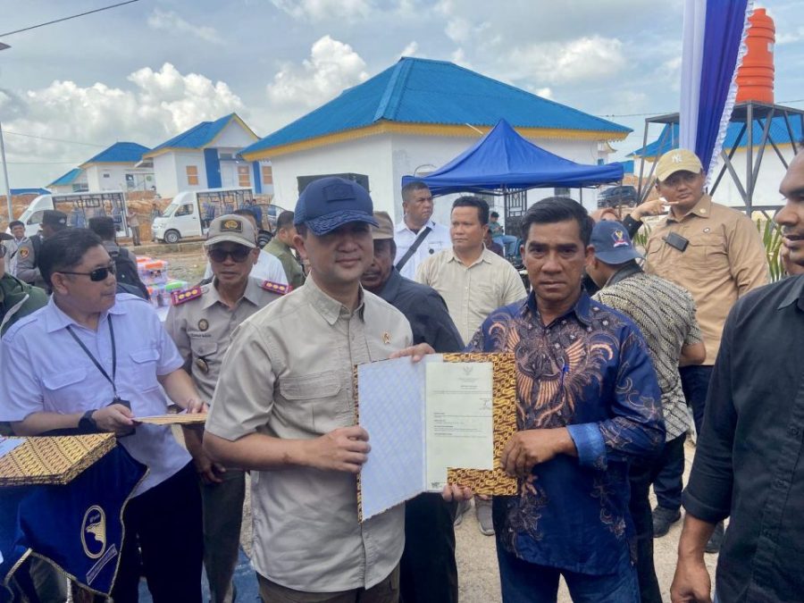 Penyerahan sertifikat warga rempang