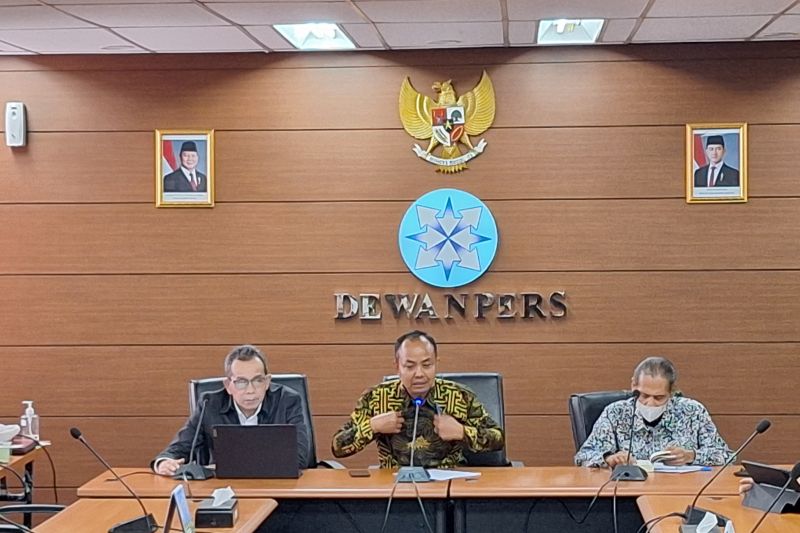 Aduan dewan pers