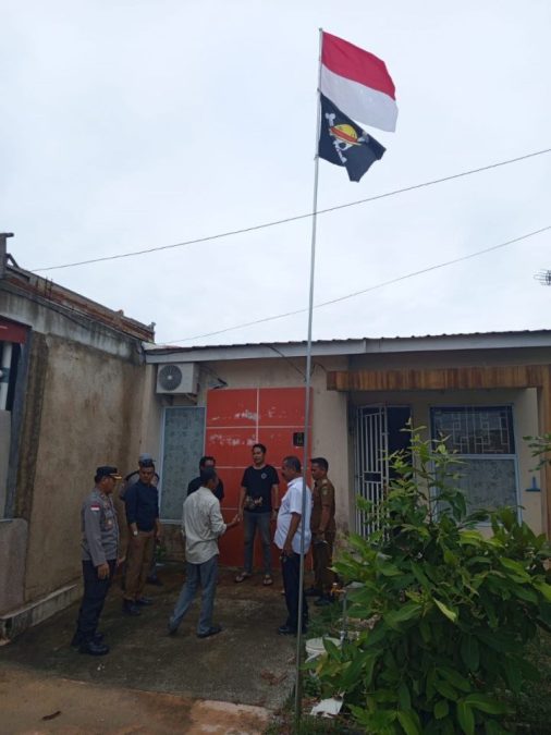Bendera one piece di batam
