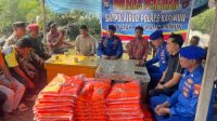 Satpolairud bagikan life jacket ke nelayan leho