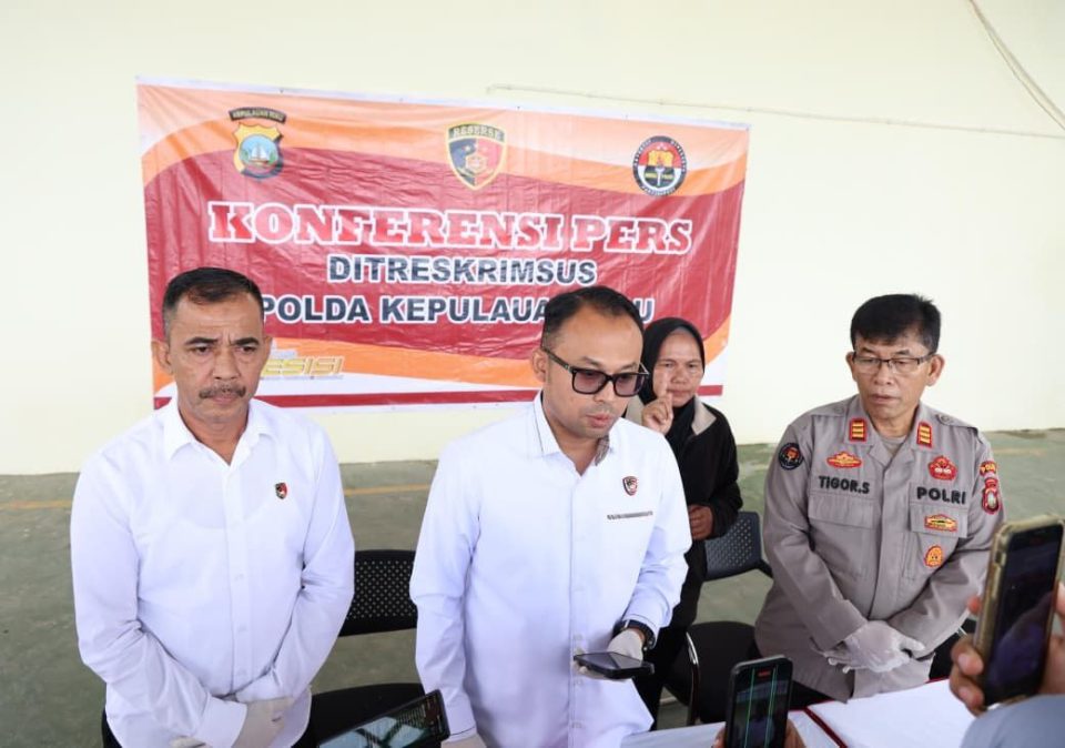 Agen asuransi fiktif