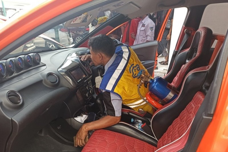 Ac mobil bensin