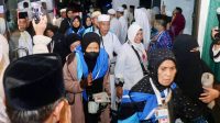 Penyambutan 442 jemaah haji Kloter 1 Debarkasi Batam di Asrama Haji Batam Centre. Penyambutan 442 jemaah haji Kloter 1 Debarkasi Batam di Asrama Haji Batam Centre.