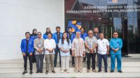 Deputi BP Batam Ariastuty Sirait berdiskusi dengan pengurus PMII Batam mengenai layanan publik dan pembangunan daerah.