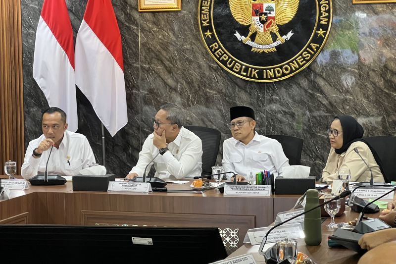 Menko Pangan Zulkifli Hasan menjelaskan potensi pemborosan anggaran MBG akibat pembengkakan jumlah dapur.