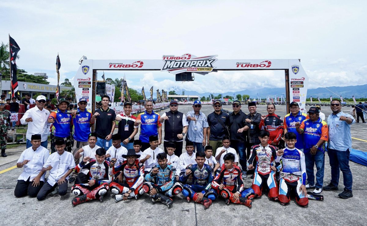 Pembalap memacu motor pada MotoPrix Region A Sumatera di Aceh Besar.