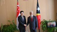Lawrence Wong dan Xanana Gusmao dalam konferensi pers di Dili membahas peluang kerja warga Timor-Leste di Singapura.