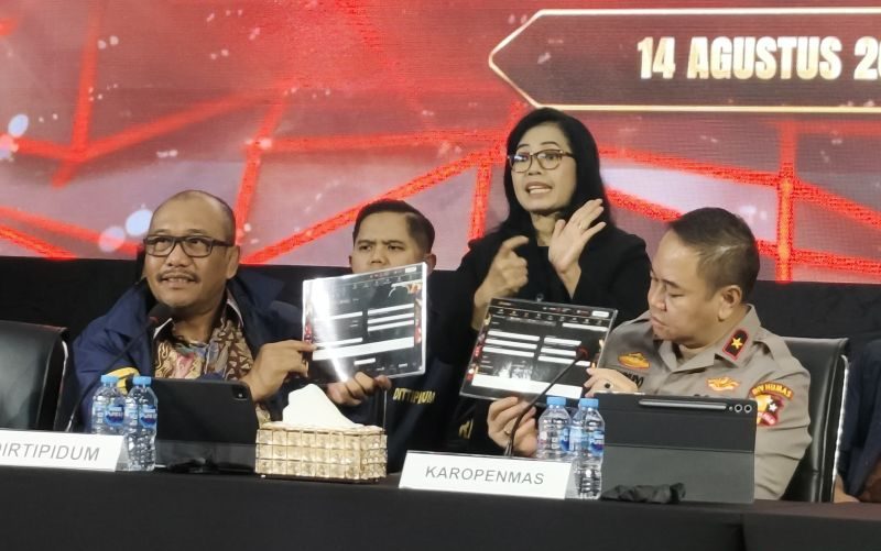 Bareskrim Polri mengungkap jaringan judi daring internasional yang menggunakan pulsa sebagai metode deposit.