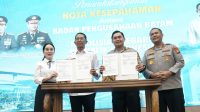 Kepala BP Batam Amsakar Achmad dan Asisten Utama Operasi Polri Komjen Muhammad Fadil Imran menandatangani Nota Kesepahaman kerja sama di Batam. Kepala BP Batam Amsakar Achmad dan Asisten Utama Operasi Polri Komjen Muhammad Fadil Imran menandatangani Nota Kesepahaman kerja sama di Batam.
