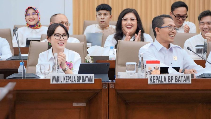 Kepala BP Batam Amsakar Achmad menyampaikan Rencana Kerja dan Anggaran 2027 dalam Rapat Dengar Pendapat bersama Komisi VI DPR RI di Gedung DPR RI, Jakarta.