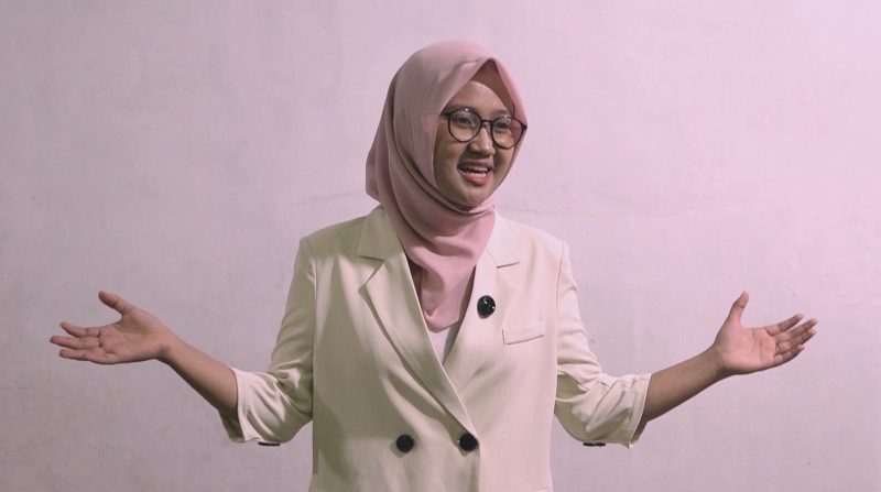Pelajar SMA Negeri 1 Toapaya Anissa Magfira bersiap menghadapi penjurian Lomba Pidato AHY Muda.