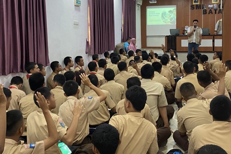 Siswa sekolah di Batam kembali mengikuti pembelajaran tatap muka mulai 20 Oktober 2026 setelah ISPU turun menjadi 95.