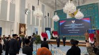 Presiden Prabowo Subianto mengambil sumpah jabatan menteri baru.