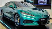 Denza Z9 GT, mobil listrik premium dengan tiga motor listrik bertenaga 1.142 hp dan teknologi manuver Crab Walk.