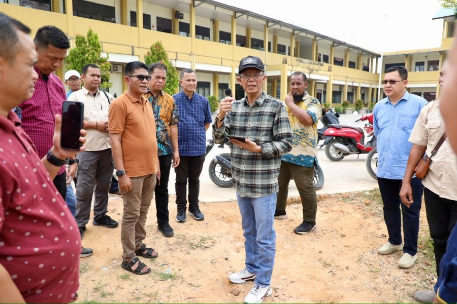 Wali Kota Batam Amsakar Achmad meninjau SD Negeri 013 Sekupang untuk merespons kebutuhan tambahan ruang kelas.