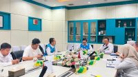 Kepala Ombudsman Kepri Lagat Parroha Patar Siadari saat memantau pelayanan kelistrikan PLN Batam setelah blackout pada 12 Oktober 2026. Kepala Ombudsman Kepri Lagat Parroha Patar Siadari saat memantau pelayanan kelistrikan PLN Batam setelah blackout pada 12 Oktober 2026.
