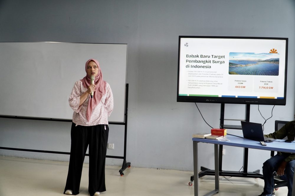 Diskusi transisi energi dan keadilan publik dalam Festival Media Selat Malaka 2026 di Batam.