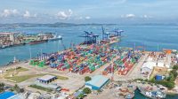 Aktivitas bongkar muat peti kemas dan barang di pelabuhan Batam yang mencatat pertumbuhan sepanjang Januari hingga September 2026.