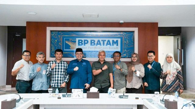 Anggota DPD RI Ria Saptarika bertemu Deputi Bidang Pengusahaan BP Batam Denny Tondano untuk membahas kesiapan air dan listrik di Batam.