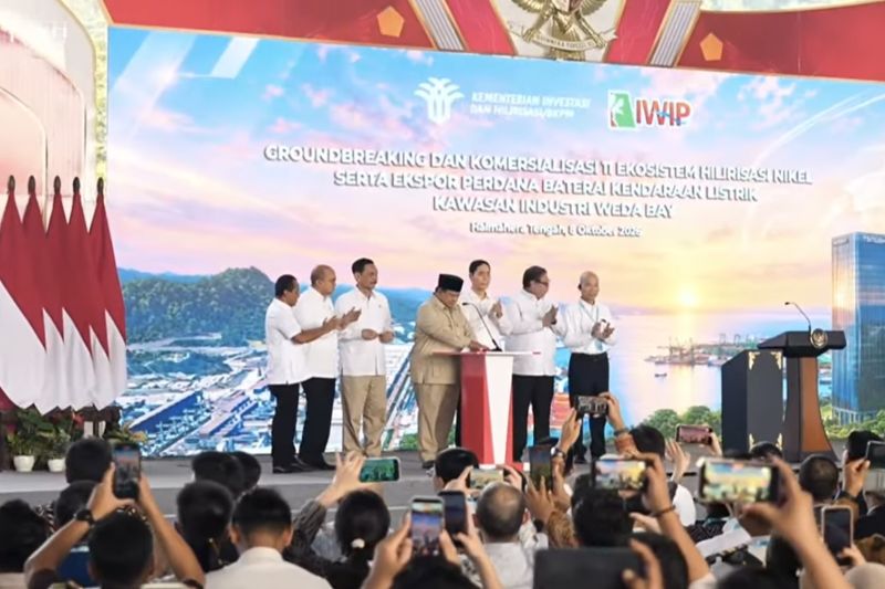 Ekspor perdana baterai kendaraan listrik dari IWIP menjadi bagian dari 11 proyek hilirisasi senilai sekitar US$10,2 miliar.