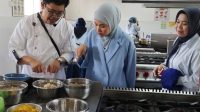 Ketua Tim Penggerak PKK Kabupaten Bintan Hafizha Rahmadhani membuka Cooking Class dan Manajemen Food Cost.