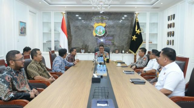 Kapolda Kepri dan jajaran PLN membahas koordinasi pengamanan infrastruktur kelistrikan setelah blackout Batam dan Bintan.