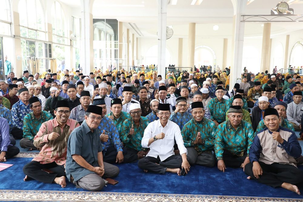 Wali Kota Batam Amsakar Achmad memaparkan strategi penyediaan air baku dalam pertemuan dengan pemuka agama di Batu Ampar, Batam.