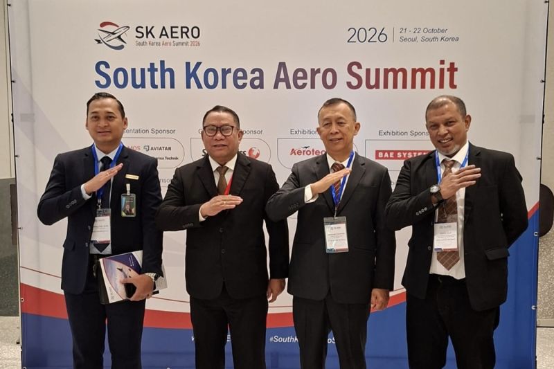 Deputi Bidang Investasi BP Batam Fary Djemy Francis memaparkan peluang investasi industri aviasi Batam dalam South Korea Aero Summit 2026 di Seoul.