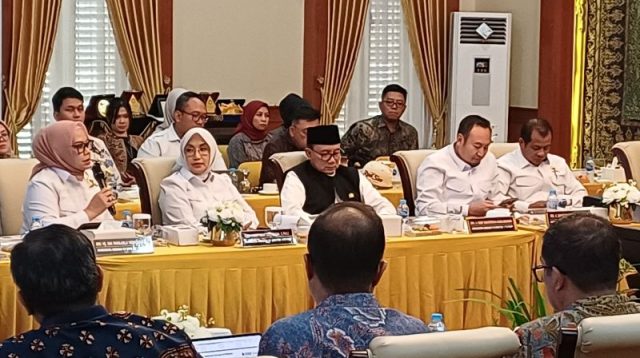 Anggota Komisi VI DPR RI Rahmat Saleh dalam rapat kerja bersama mitra BUMN dan Pemprov Kepri di Tanjungpinang.